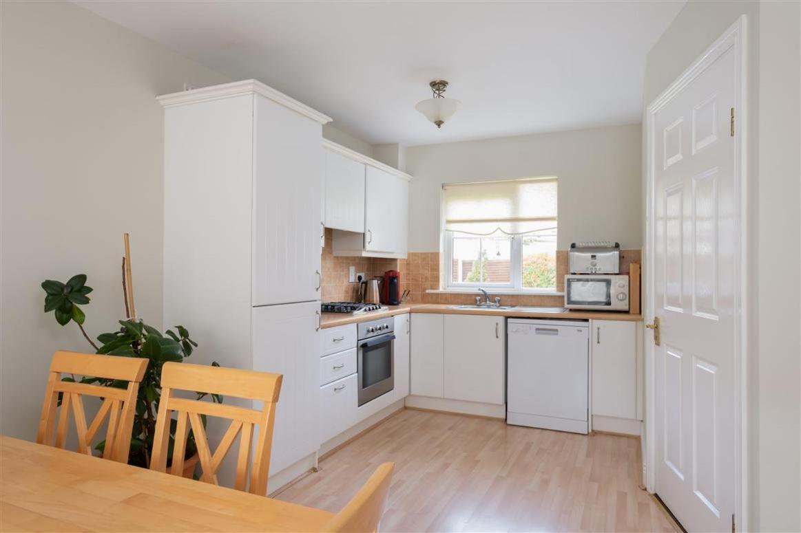 2 Cosy Bedrooms In A 3 Bed Home Tyrrelstown Exterior photo